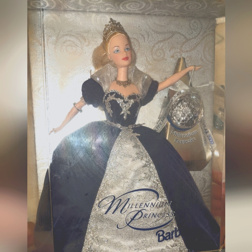 Millennium Princess Barbie 2000 special edition NEW IN BOX